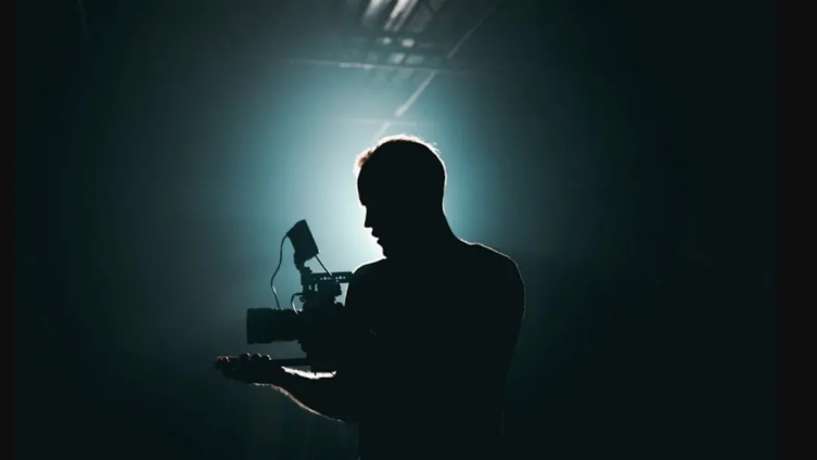 Son dönemlerde film festivalleri, fonlar ve sinema endüstrisi arasındaki ilişki tüm dünyada daha yüksek sesle tartışılıyor.